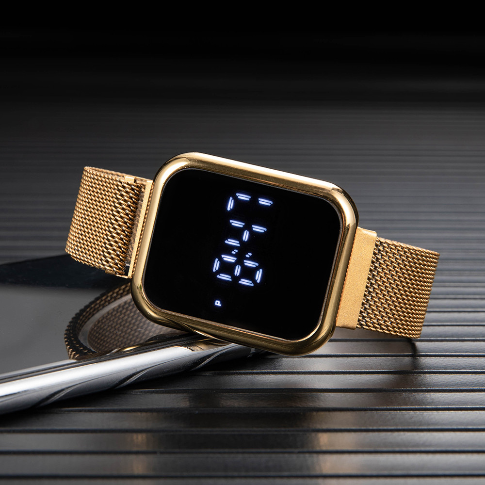Orologi digitali rettangolari  - Luxury Watch Exchange recensione e prezzo