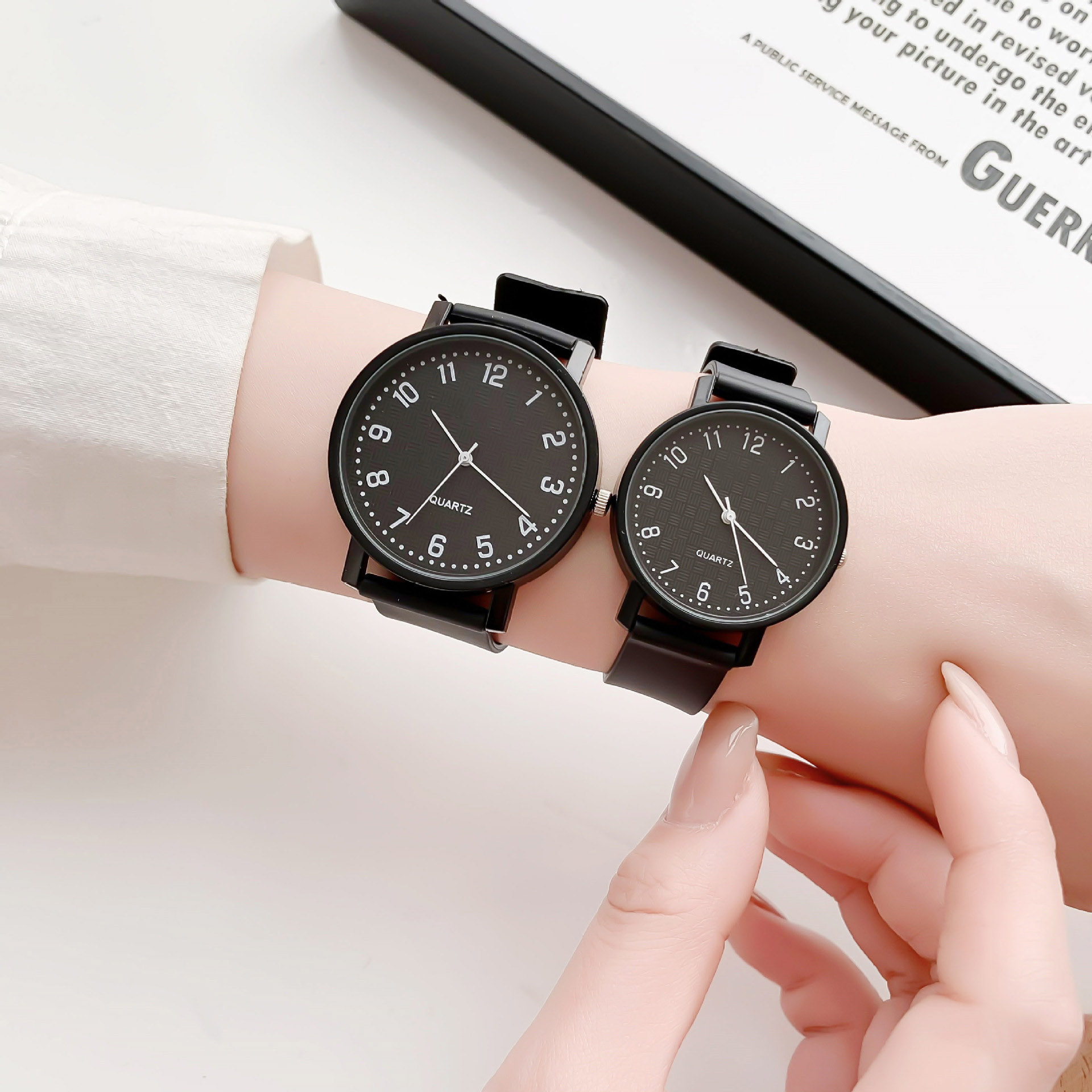 Semplice orologio nero Orologi - Luxury Watch All Black recensione e prezzo